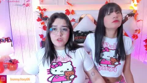 FOXY AND BUNNY online show from 10/20/25, 04:02