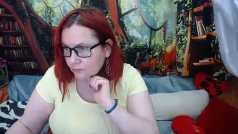 Snapshot of foxydesiree chatting on 05/21/26, 07:43 foxydesiree online show from 05/21/26, 07:43