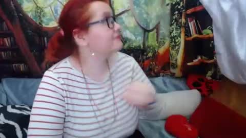 Snapshot of foxydesiree chatting on 05/22/26, 10:48 foxydesiree online show from 05/22/26, 10:48
