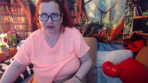 Snapshot of foxydesiree chatting on 05/26/26, 02:13 foxydesiree online show from 05/26/26, 02:13