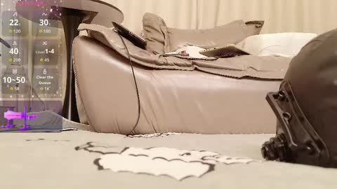 yiyi online show from 04/12/26, 11:59