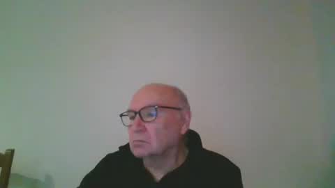 Snapshot of fra94 chatting on 12/15/24, 12:29 fra94 online show from 12/15/24, 12:29