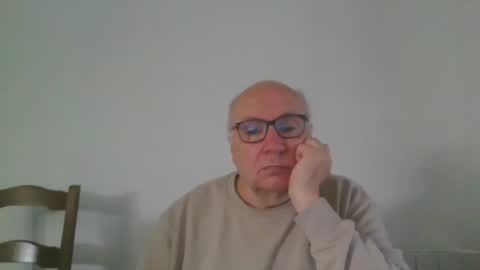 Snapshot of fra94 chatting on 10/01/25, 02:12 fra94 online show from 10/01/25, 02:12