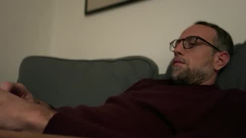 Snapshot of fra___ chatting on 10/21/25, 10:21 fra___ online show from 10/21/25, 10:21