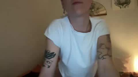 Snapshot of fragariia chatting on 05/10/26, 02:17 Chlo online show from 05/10/26, 02:17