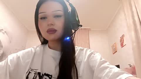 Snapshot of francedoegg chatting on 02/27/26, 04:51 Alice online show from 02/27/26, 04:51