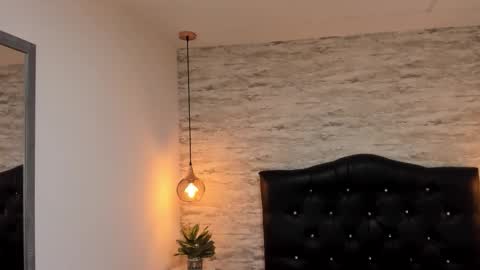          online show from 03/25/26, 02:50