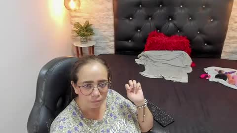 Snapshot of francesca_bbw chatting on 06/05/26, 06:52 online show from 06/05/26, 06:52