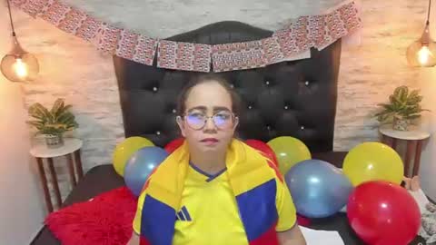 Snapshot of francesca_bbw chatting on 06/18/26, 02:34 online show from 06/18/26, 02:34