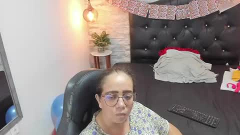 Snapshot of francesca_bbw chatting on 06/18/26, 09:14 online show from 06/18/26, 09:14