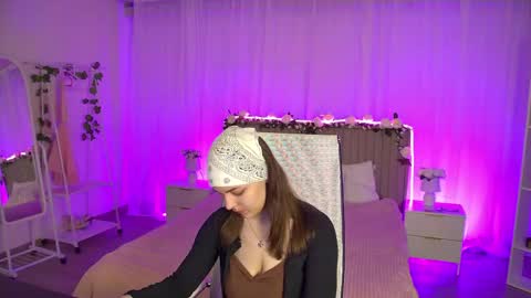 Snapshot of francescacavaliere chatting on 05/05/26, 06:54 Francesca online show from 05/05/26, 06:54