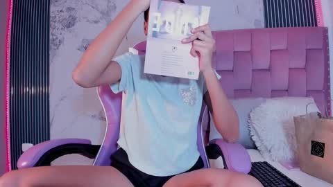 Laura online show from 09/27/25, 07:19