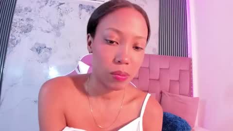 Laura online show from 11/22/25, 07:24