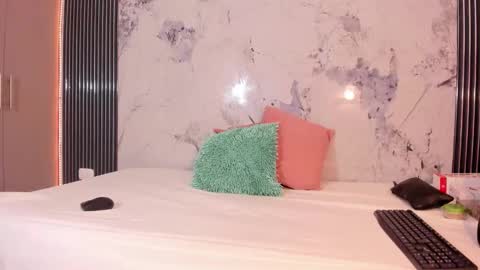 Laura online show from 01/17/26, 07:28