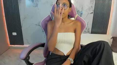 Laura online show from 07/01/26, 07:24