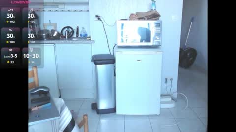 Snapshot of francky34300 chatting on 10/25/25, 11:07 yogapants online show from 10/25/25, 11:07