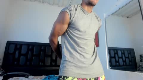 Snapshot of franco_ruiz_ chatting on 12/14/24, 05:03 franco online show from 12/14/24, 05:03