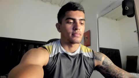 Snapshot of franco_ruiz_ chatting on 02/01/25, 01:44 franco online show from 02/01/25, 01:44