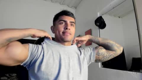 Snapshot of franco_ruiz_ chatting on 02/16/25, 02:20 franco online show from 02/16/25, 02:20