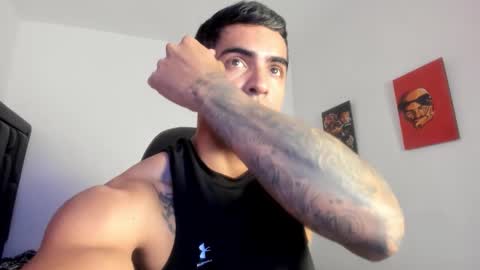 Snapshot of franco_ruiz_ chatting on 10/18/25, 01:19 franco online show from 10/18/25, 01:19