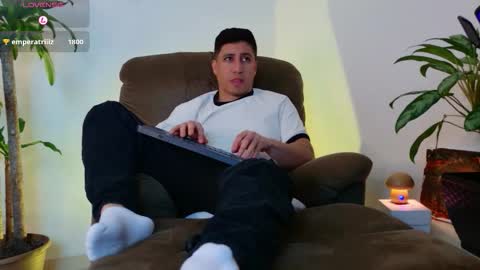 Snapshot of francodelacruz chatting on 10/13/25, 01:49 Francum online show from 10/13/25, 01:49