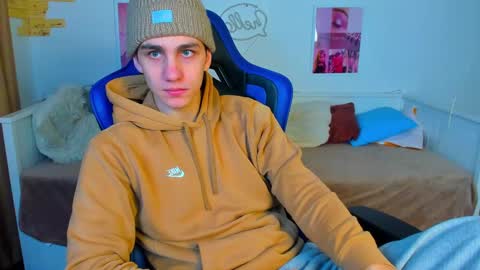 Frank online show from 03/12/25, 06:18