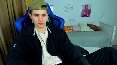 Frank online show from 11/08/25, 04:45