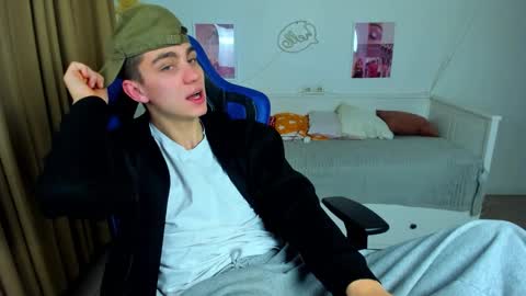 Frank online show from 11/18/25, 06:07