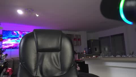 Frank Farrell. Hey remember to give me a thumbs up Ty online show from 12/18/25, 03:56