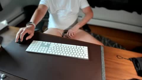 Snapshot of frankfruter10 chatting on 06/23/26, 03:10 hung4fun online show from 06/23/26, 03:10