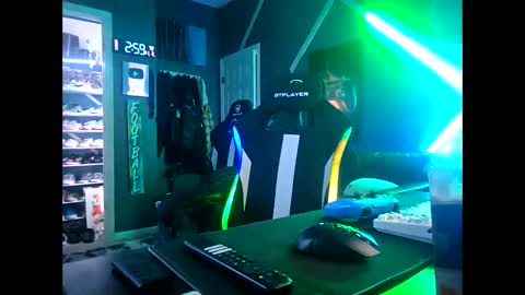 Snapshot of frankie_madeincuba chatting on 11/02/25, 07:00 Xo tattd on her body online show from 11/02/25, 07:00