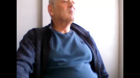 Snapshot of frannkboy61 chatting on 03/22/26, 01:47 frannkboy61 online show from 03/22/26, 01:47