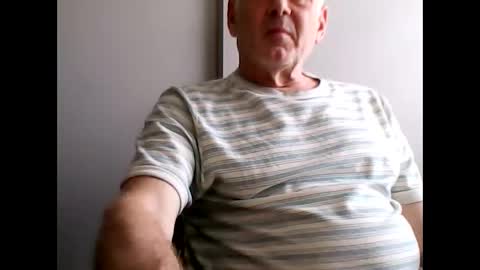 Snapshot of frannkboy61 chatting on 05/04/26, 02:02 frannkboy61 online show from 05/04/26, 02:02