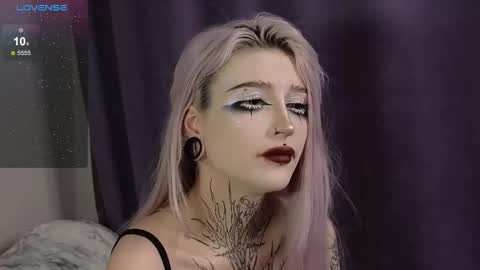 Snapshot of fraulein_mooon chatting on 12/16/24, 01:31 Asya UwU online show from 12/16/24, 01:31