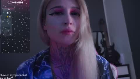 Asya UwU   online show from 11/18/25, 12:16