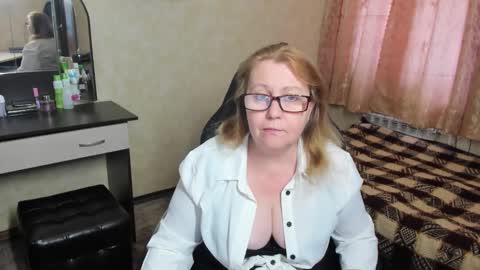 FrauMartha online show from 02/15/25, 01:16