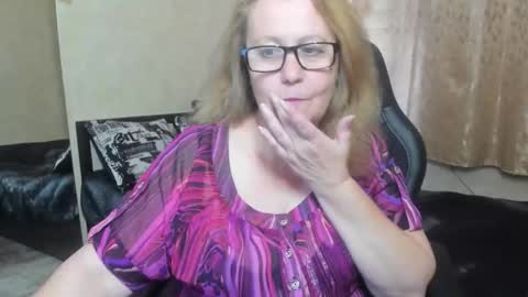 FrauMartha online show from 09/27/25, 01:27