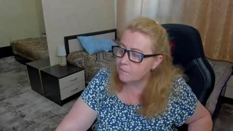Snapshot of fraumartha chatting on 06/19/26, 12:53 FrauMartha online show from 06/19/26, 12:53