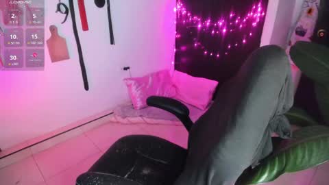 Snapshot of freaky_lia chatting on 04/27/26, 11:36 Lia Gomez online show from 04/27/26, 11:36