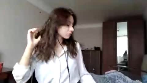 Mia online show from 10/22/25, 07:30