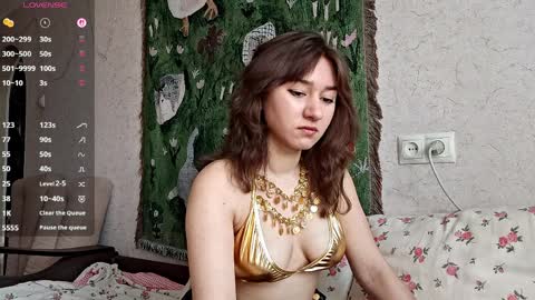 Mia online show from 04/04/26, 07:39