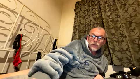 Snapshot of free4haul chatting on 11/23/25, 02:06 free4haul online show from 11/23/25, 02:06
