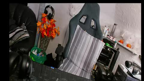 Snapshot of freecamdick chatting on 01/07/25, 06:27 freecamdick online show from 01/07/25, 06:27