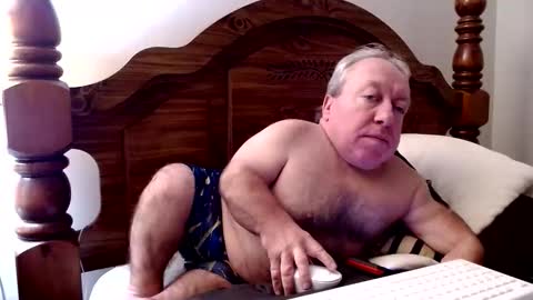 Cute Lil Man online show from 12/18/25, 08:31