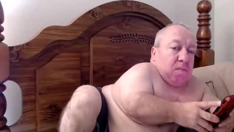 Snapshot of freemysoul4748 chatting on 05/18/26, 05:13 Cute Lil Man online show from 05/18/26, 05:13