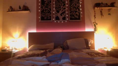 French Horny Bibs online show from 12/28/24, 08:36