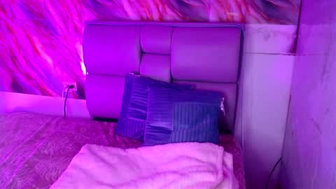 Snapshot of freyja_01 chatting on 03/09/25, 11:25 Freyja online show from 03/09/25, 11:25