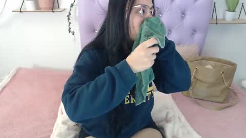 Snapshot of freyja_01 chatting on 09/18/25, 09:17 Freyja online show from 09/18/25, 09:17