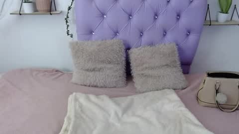 Snapshot of freyja_01 chatting on 09/24/25, 09:29 Freyja online show from 09/24/25, 09:29