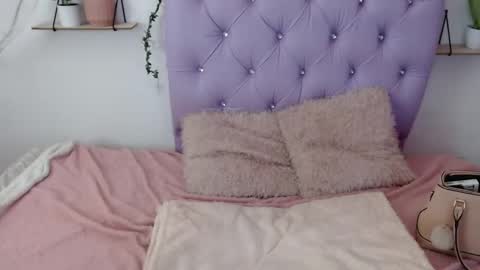 Snapshot of freyja_01 chatting on 09/25/25, 09:29 Freyja online show from 09/25/25, 09:29